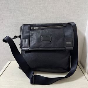 【新品同様】TUMI トゥミ BEALE Mini Messenger Bag ブラック　黒　ビール　オールレザー　ショルダーバッグ　92371DH2