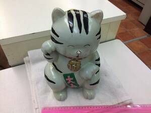 ☆招き猫・貯金箱・陶器製、何焼きかは不明、古い商品です。