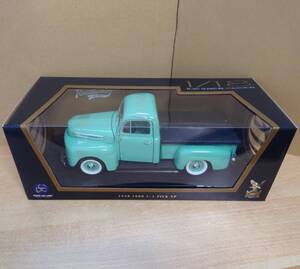 1/18 フォードピックアップトラック グリーン Ford F-1 Pick Up With Flatbed Cover 1948 ダイキャスト製ミニカー