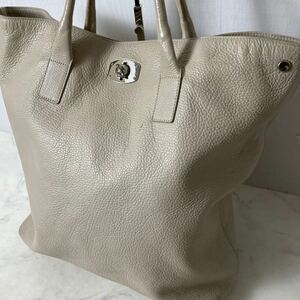 230727 フルラ シボ革 大容量ハンドバッグ オールレザー ベージュ　B4/A4対応　FURLA レディース トートバッグ 通勤 裏地ネイビー系