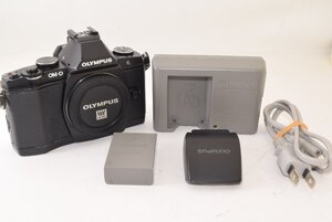 ★美品★ OLYMPUS オリンパス OM-D E-M5 ボディ ブラック フラッシュ付き ショット数15624回 2409075