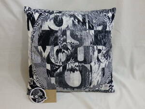 Sync.×KOSUKE KAWAMURA SQUARE CUSHION 「MONEY IS YOUR GOD」 WHITE×BLACK メディコムトイ