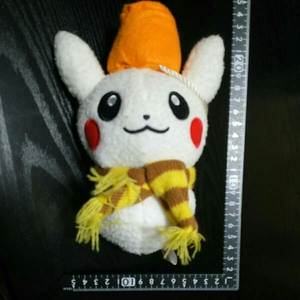 非売品☆ポケットモンスター☆ぬいぐるみ☆ホワイト☆ピカチュウ☆マフラー巻き☆残1