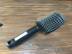 ●Curved Brush ヘアスタイリング カーブブラシ 黒 新品未使用