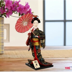 舞妓の人形 和の美しさ 和傘 日本 人形 置物 カルチャー 和 和柄 華やか 着物 ジャパン JAPAN DOLL 繊細 インテリア レトロ 古風 飾り