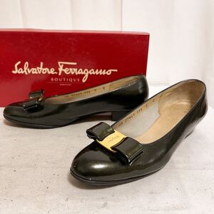 和516★② 箱付 Salvatore Ferragamo サルヴァトーレフェラガモ パンプス ヒール エナメル パテントレザー 6 C ダークグリーン レディース