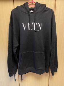 正規 21AW VALENTINO VLTN ヴァレンティノ 白 ロゴ プルオーバー フーディー パーカー 黒 L VV3MF14F3TV