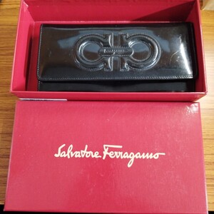 フェラガモ Ferragamo 長財布 ブラック 