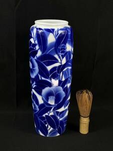 【福蔵】深川製磁 花入 瑠璃染付 椿 山茶花 宮内庁御用達 有田焼 高28cm