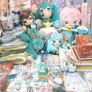 e147【1円～】 初音ミク プロセカ グッズ まとめ 大量 プロジェクトセカイ 雪ミク ぬいぐるみ ポスター ブランケット 他 現状品