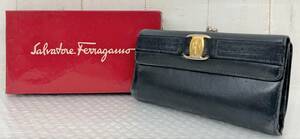 SALVATORE FERRAGAMO サルヴァトーレフェラガモ ＊ヴァラ ベルト ロングウォレット 財布 がま口 小銭入 ネイビー イタリア製 224072