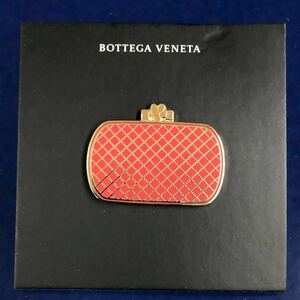 未使用品【ボッテガヴェネタ】本物 BOTTEGA VENETA ピンバッチ クラッチバッグイントレチャートモチーフ ブローチ ノベルティ レディース