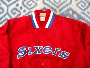 フィラデルフィア セブンティシクサーズ 赤ジャンパー 極美品 XXL？ Philadelphia 76ers NBA