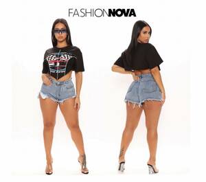 FASHION NOVA　未使用　大きいサイズ　アシンメトリーＴシャツ　ＵＳサイズ１Ｘ