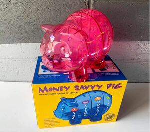 moniy savvy pig 「ブタの貯金箱」　貯金箱　カナダ「Canada」　教育　金銭