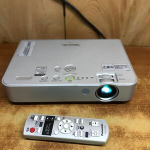 Panasonic パナソニック PT-LB51NT 液晶プロジェクター 電源コード　リモコン付き (ランプ使用時間は 107H)