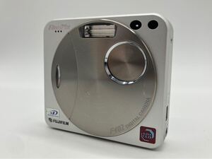 2412161931303 FUJIFILM FINEPIX F402 ファインピクス 6.0mm 1:3.2 コンパクトデジタルカメラ シルバー バッテリー付き 現状品 中古