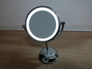 丸型　 女優ミラー　 LEDライト　360度回転　 高さ 31cm　 鏡の直径17cm　 単3×4本使用
