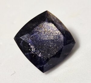 アイオライトサンストーン 6.3ct スクエアカット　約12x12mm