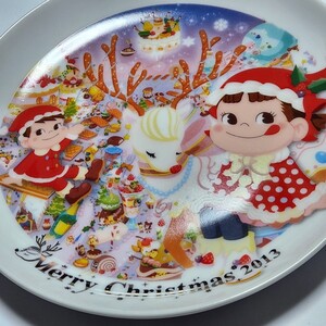 大人気 美品 お菓子の国のキラメキクリスマス　Merry Christmas 2013 クリスマスプレート ペコちゃん ポコちゃん 約16cm 不二家 箱付き