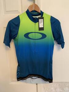 【新品未使用・送料無料】オークリー（OAKLEY） AERO JERSEY Ｍサイズ 434359（Men