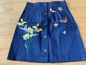 新品●アナスイ　ANNA　SUI　刺繍　デニムスカート★サイズS　蝶々　花　日本製　コットン100％
