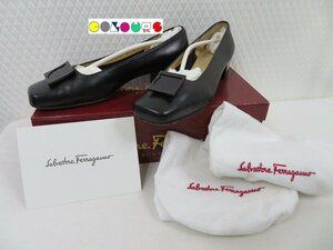 〔COLOURS〕 ガンチーニ金具装飾■パンプス■ブラック■カーフ■Salvatore Ferragamo