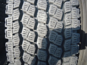 ○　2本　パ5824②　■275/80Ｒ22.5　2本価格■　送料無料　Ｍ966　地山 バリ溝 高床 大型トラック 積載車 10t スタッドレス　冬