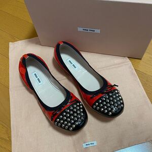 ミュウミュウ miumiu パンプス パテント ブラック レッド スタッズ シューズ 靴 レディース 未使用