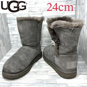 【美品】UGG アグ ムートンブーツ ベイリーボタン ブリング スワロフスキー グレー 24cm