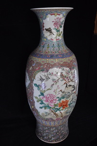 中国古玩 景徳鎮窯 花鳥紋窓絵装飾大壺 直径36cm 高さ90cm 花鳥文に壺いっぱいに入った色鮮やかで細密な 紋様が一際目を引く逸品！ TKM412