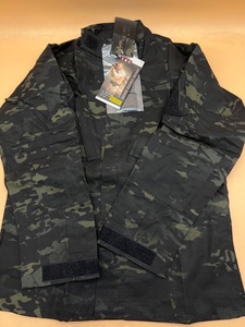 う232〔未使用保管品〕TRU-SPEC　トゥルースペック　ジャケット（シャツ）　MULTICAM BLACK MEDIUM REGULAR サバゲー　カモフラ 迷彩