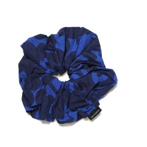 【CU】マリメッコ marimekko シュシュ ブルー 091178 055 Ruusunkukka Unikko ウニッコ ヘア アクセサリー ゴム 【新品/未使用/正規品】