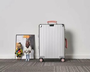 RIMOWA リモワ Classic Fight 20インチ 37リットル 機内持ち込み Cabin スーツケース トランク リモワ 綺麗 希少 中古