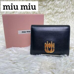 【極美品】miu miu ミュウミュウ　 二つ折り財布　 現行モデル　カーフレザー　ゴールドロゴ　ブラック　黒