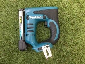 【中古品】 makita(マキタ) 14.4v 3.0Ah仕様 充電タッカ (本体のみ) ST110DZ / ITSKU7PVL29I