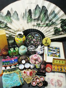 4915 中国 関連品 まとめて/ホタル焼 景徳鎮 茶器 急須 茶壺 湯呑 煎茶碗 盆 花瓶 飾壷 鼻煙壺 扇子 刺繍敷物 剪紙 等 中国美術 唐物 古玩