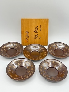 N39952■【未使用!!】 瑞峰作 青銅製 茶托 五客揃 共箱 金属工芸 煎茶道具 金彩 鶴文模様 群鶴 千羽鶴 銅器 伝統工芸 ■