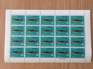 魚介シリーズ こい 10円切手 1シート(20面) 切手 未使用 1966年