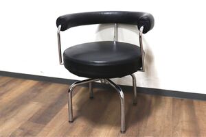 GMHN130B○Le Corbusier LC7 SWIVEL ARMCHAIR スイヴェルチェア リプロダクト 椅子 回転式 アームチェア 本革 ブラック 北欧 検） Cassina