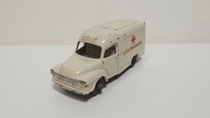 【中古品】ミニカー　イギリス製　LESNEY　LOMAS AMBULANCE