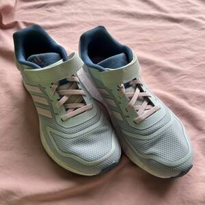 12012　靴　くつ　adidas　アディダス　23.0