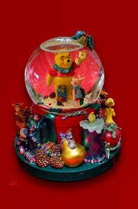 年代物★DISNEY★Winnie-the-Pooh★SNOW GLOBE★”HAVE YOURSELF A MARRY LITTLE CHRISTMAS