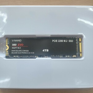 NGFF M.2 SSD 4TB　新品未使用