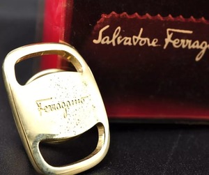 Salvatore Ferragamo サルバトーレフェラガモ ヴァラ スカーフリング ゴールド 金 ロゴ型押し 18.6g 箱付き 正規品 9020