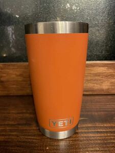 【廃盤色☆冷えたビールを飲もう】 YETI ( イエティ ) RAMBLER ( ランブラー ) オレンジ 20oz オンス 591ml 真空断熱 キャンプ 溶けない氷