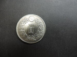 ★壱圓　銀貨★　　明治七年　　１８７４年　　サイズ：約３８，１㎜・重量：約２３，０７ｇ　　　中古品・美品　　訳アリ