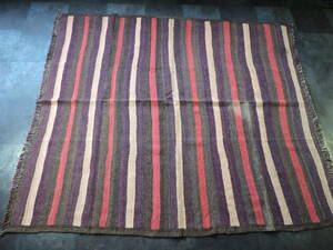 A143☆キリム　手織り　ラグ　アクセントラグ　絨毯 アンティーク 一点物 カーペット サイズ約173ｘ153　紫・赤・黒ボーダー　民族　民芸☆