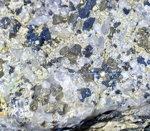 インドネシア領ジャワ島タシマラヤ鉱山産天然水晶クラスター606gパイライト入り^ ^レアタイプ^ ^