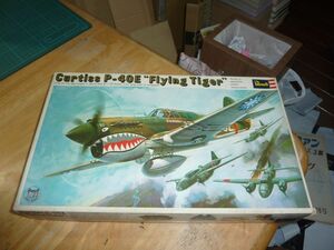 1/32　カーチス P-40E フライングタイガー　グンゼ/レベル　貼箱　 Revell Flying Tiger